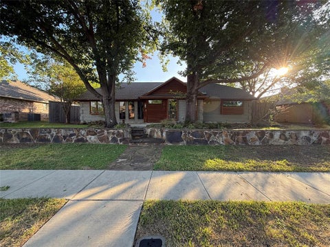 Photo of 1617 Oak Creek Drive, Lewisville, TX 75077 (MLS # 21410480)