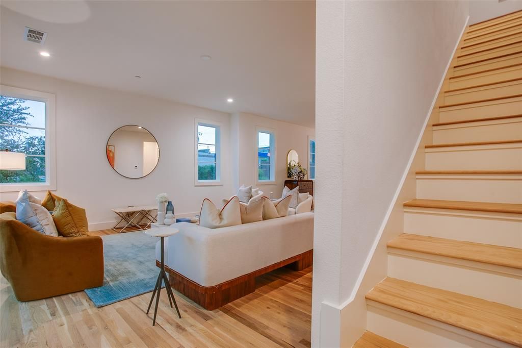 Photo of 7207 Gaston Avenue #906, Dallas, TX 75206 (MLS # 21253247)
