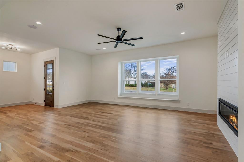 205 W 7th Street