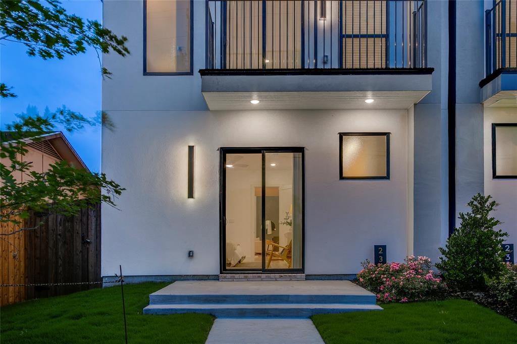 2315 S Vernon Avenue