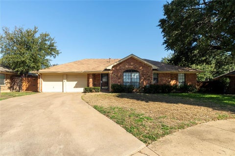 Photo of 2617 Nantucket Court, Bedford, TX 76022 (MLS # 21409028)