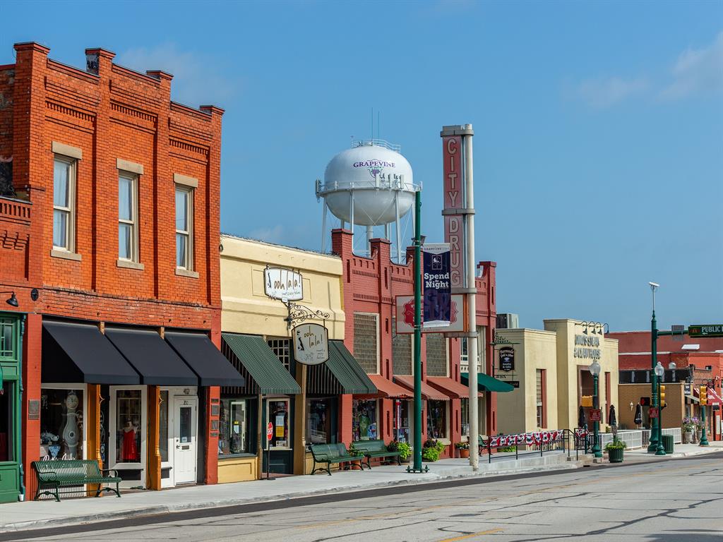 Grapevine, Texas 76051, United States, 3 Bedrooms Bedrooms, ,2 BathroomsBathrooms,Residential,Pending,209792
