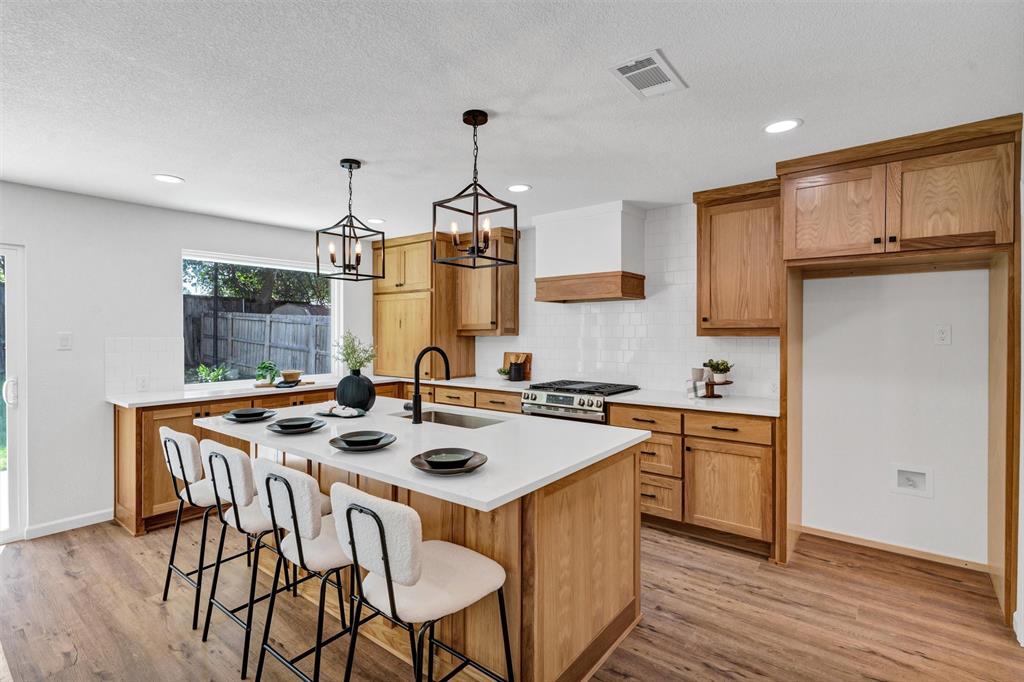 Grapevine, Texas 76051, United States, 3 Bedrooms Bedrooms, ,2 BathroomsBathrooms,Residential,Pending,209792