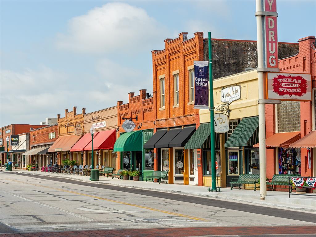 Grapevine, Texas 76051, United States, 3 Bedrooms Bedrooms, ,2 BathroomsBathrooms,Residential,Pending,209792