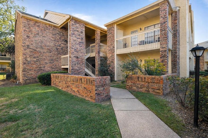Beautifully updated light-filled condo in a desirable Central Plano community with low HOA fees. The spacious living area features vaulted ceilings, a cozy fireplace, neutral designer tones, and updated flooring throughout. The modern kitchen offers white shaker cabinetry, quartz countertops, stainless steel appliances, and an island with seating, ideal for everyday living and entertaining.
The generously sized bedroom includes a high ceiling and connects to a fully renovated bathroom featuring a double quartz vanity, updated tub and shower, and a large walk-in closet. Residents enjoy access to a well-maintained community with a large pool and convenient central Plano location near shopping, dining, and major highways.
A rare opportunity to own a stylish, move-in ready condo in the heart of Plano.