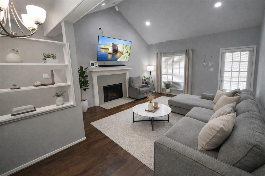 Cobblestone Condo - Residential