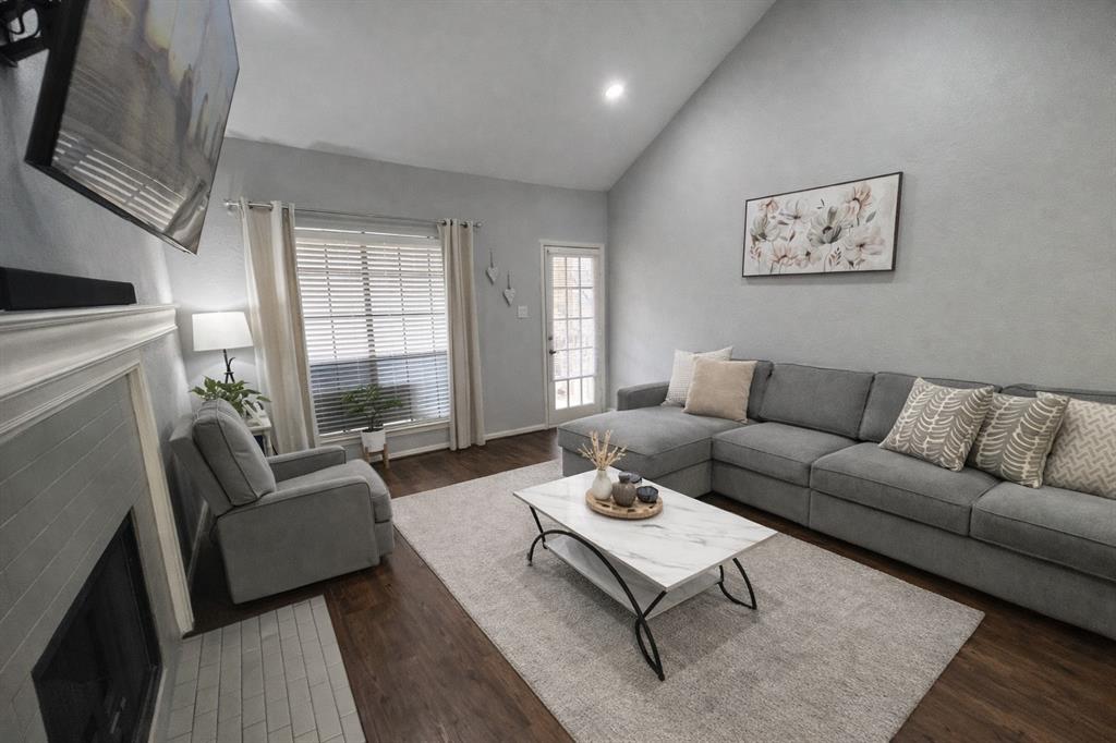 Cobblestone Condo - Residential