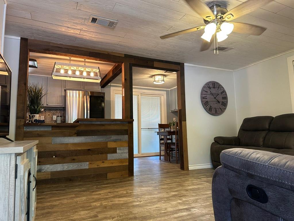 223 HOLLY Glen