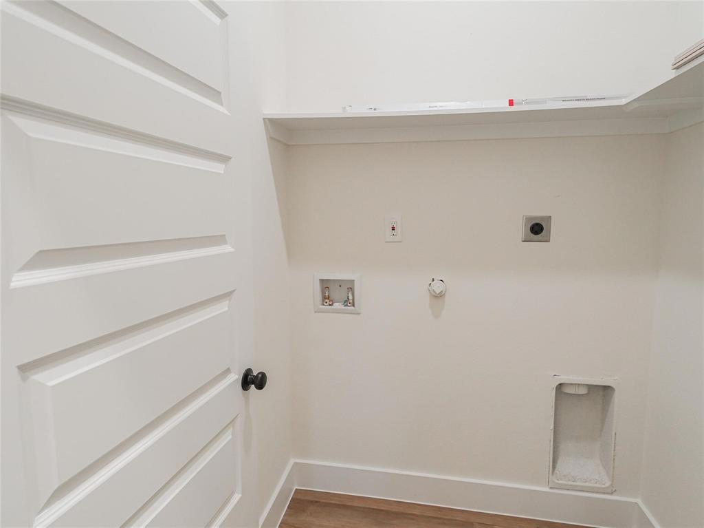 Mayers 02 Ave - Residential