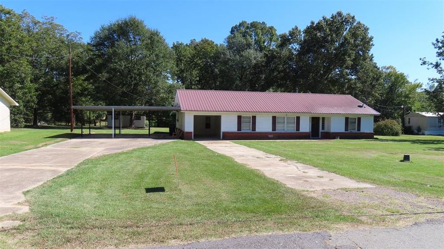 3 bedrom, 1 bath, vinyl and brick sitting on 1 acre.  There is a screened rear porch overlooking a large backyard.  just add a door a convert to the built in carport to a garage, and also has a 3 car carport and a storage building.  Ready to make it your own.