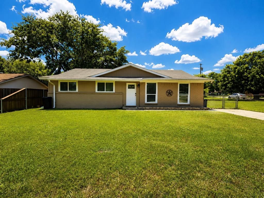 Photo of 730 Rolling Ridge Lane, Duncanville, TX 75116 (MLS # 21259236)
