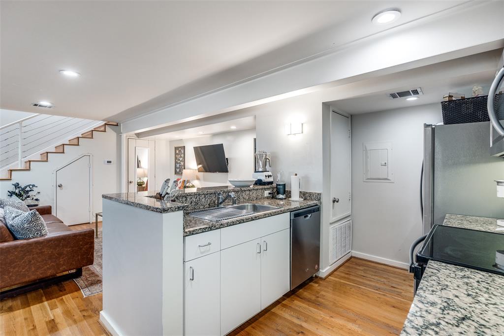4122 Travis Street 19