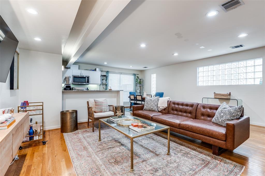 4122 Travis Street 19