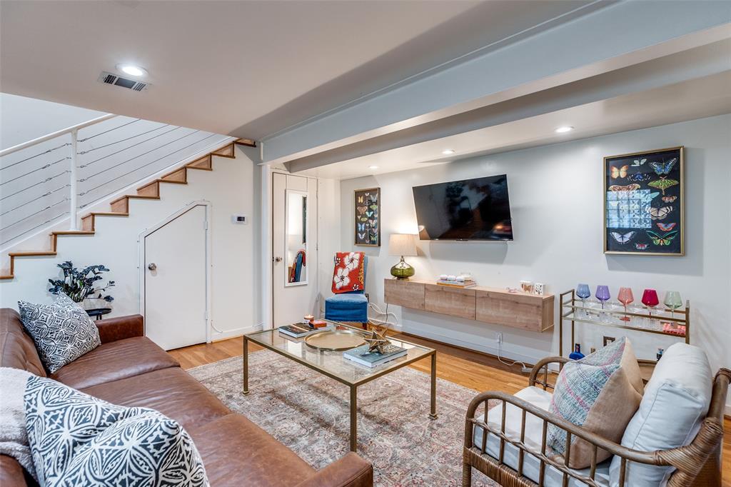 4122 Travis Street 19