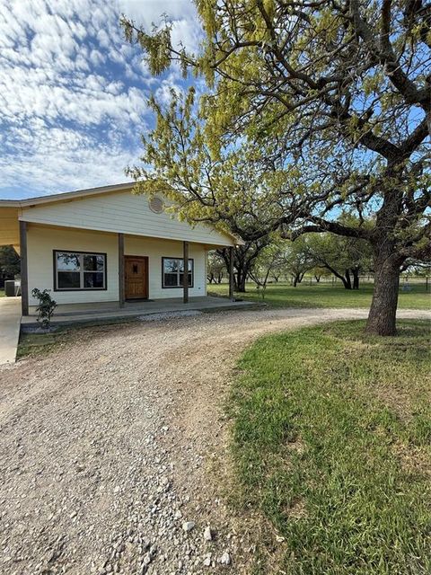 Photo of 625 Southridge Drive, Mineral Wells, TX 76067 (MLS # 21261185)