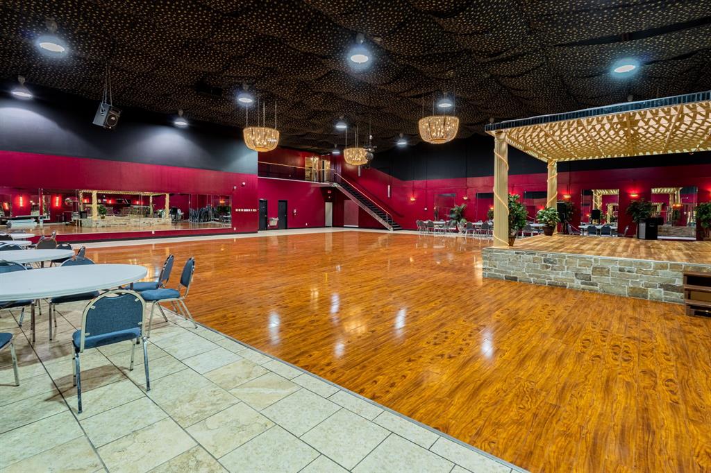 Willowbrook Square Shopping Center - Commercial Sale