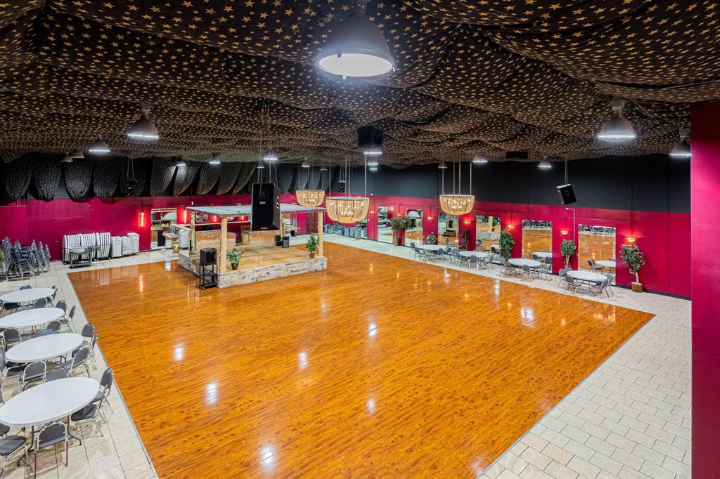 Willowbrook Square Shopping Center - Commercial Sale