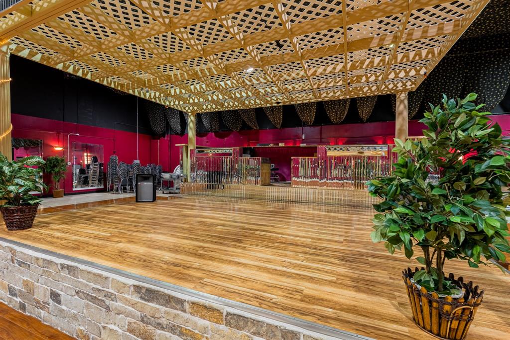 Willowbrook Square Shopping Center - Commercial Sale