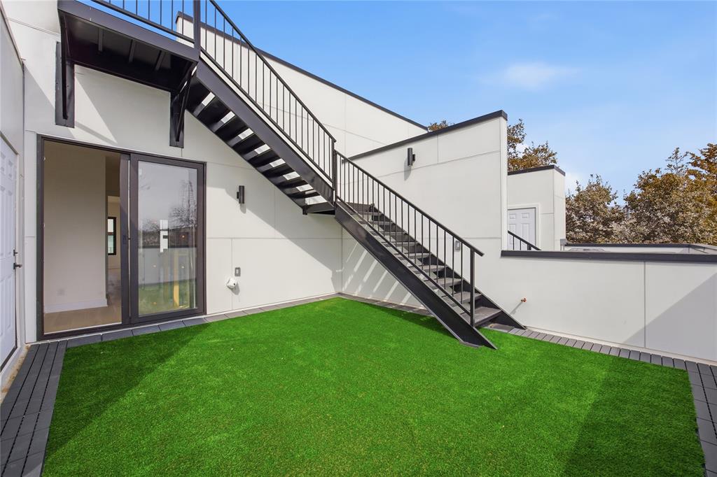 ROSS AVE - Residential