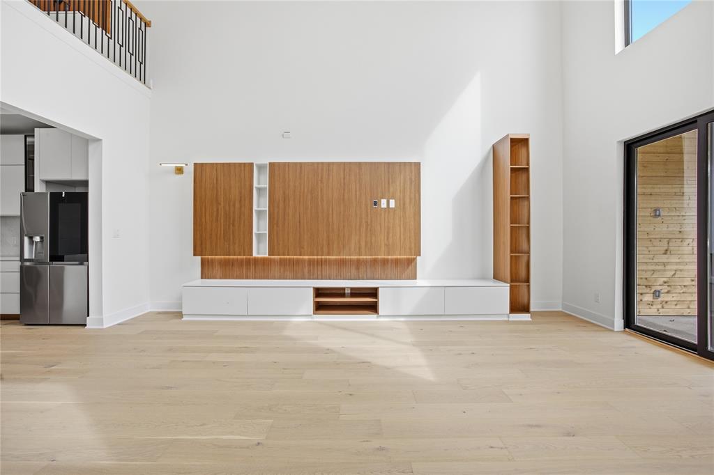 ROSS AVE - Residential