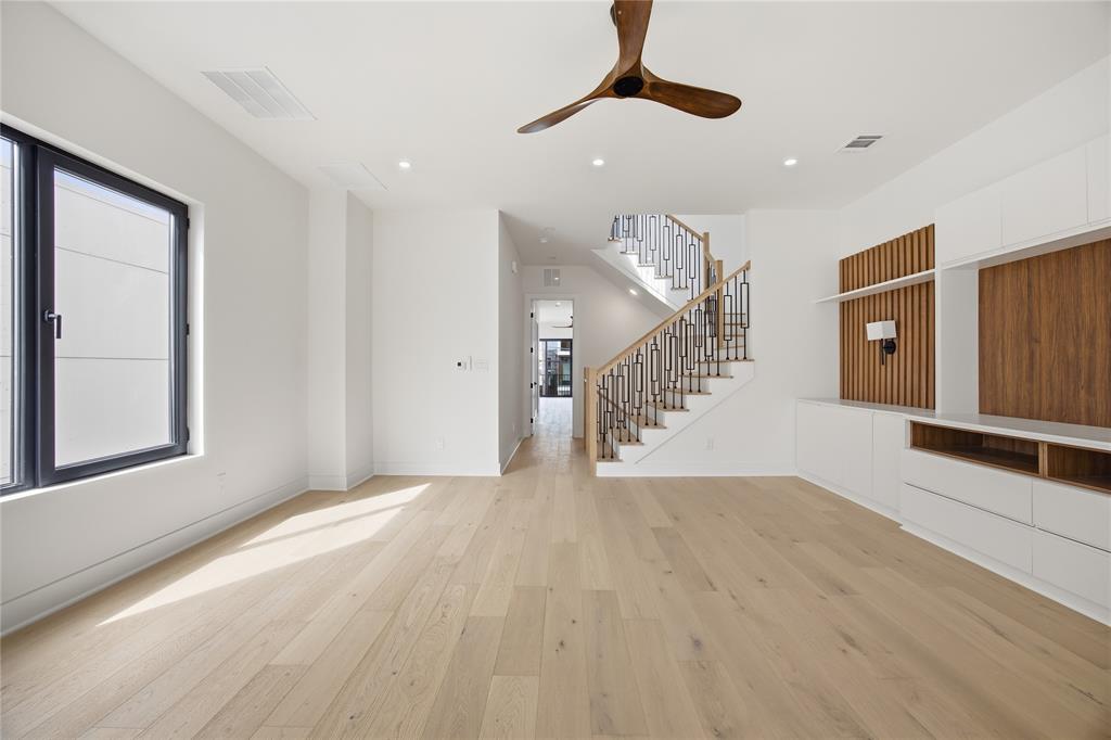 ROSS AVE - Residential