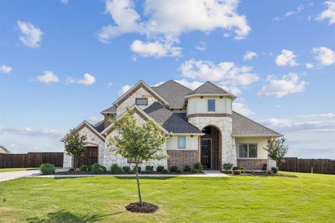 Photo of 640 Lakota Parkway, Waxahachie, TX 75165 (MLS # 21092385)