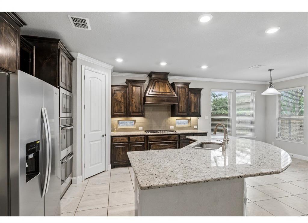 708 Feathering Way
