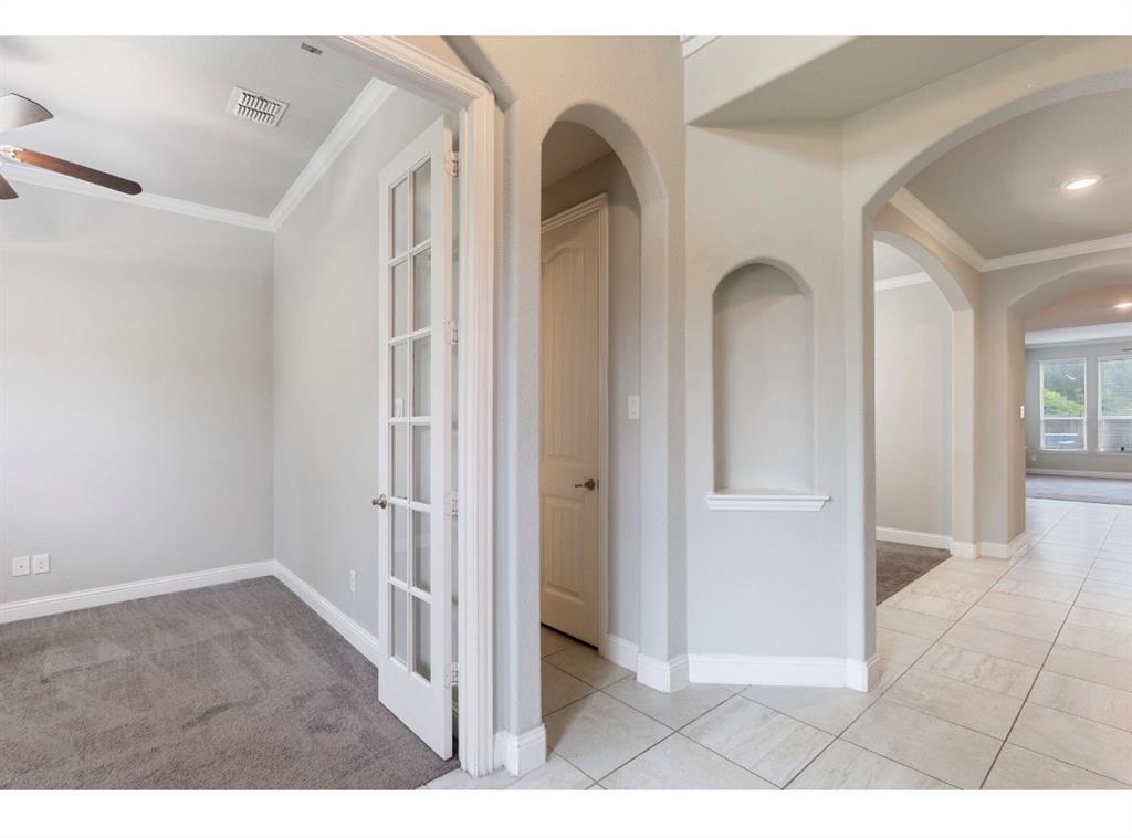 708 Feathering Way