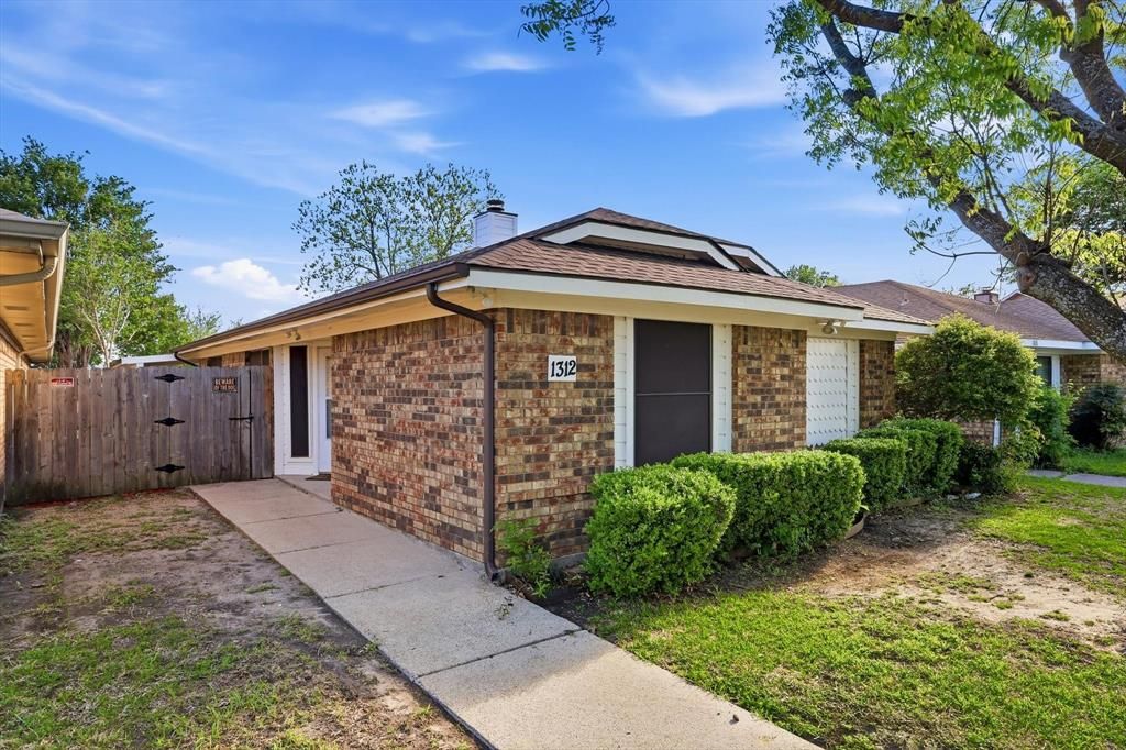 Photo of 1312 Hackamore Street, Mesquite, TX 75149 (MLS # 21232913)