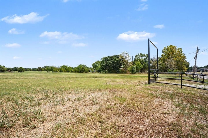Photo 1 of 15 — 11684 CR 313, Terrell, TX 75161