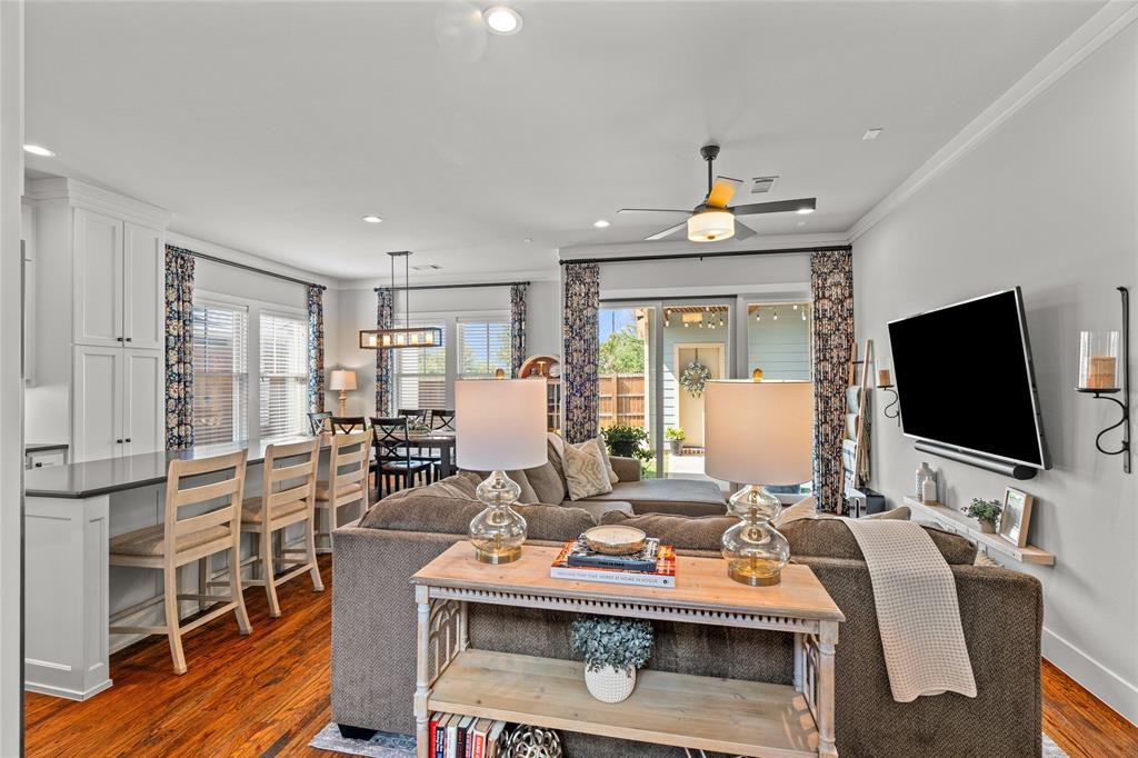 609 E Wall Street