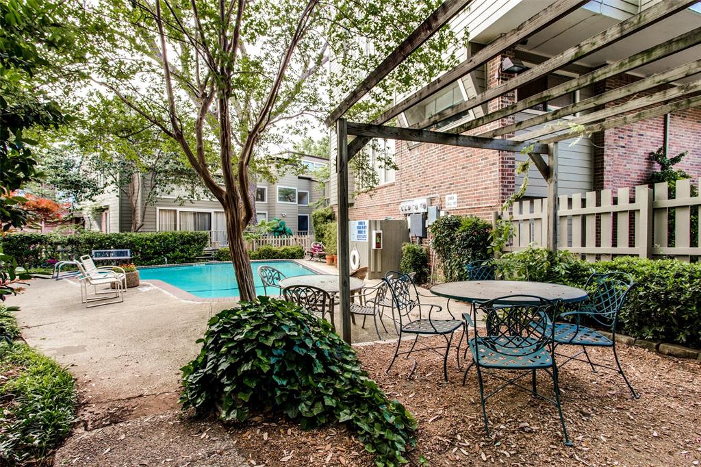 North Slopes Woodridge Condos - Residential