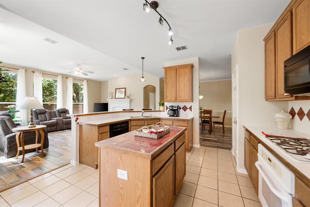 Fort Worth, Texas 76244, United States, 4 Bedrooms Bedrooms, ,2 BathroomsBathrooms,Residential,Active,173840