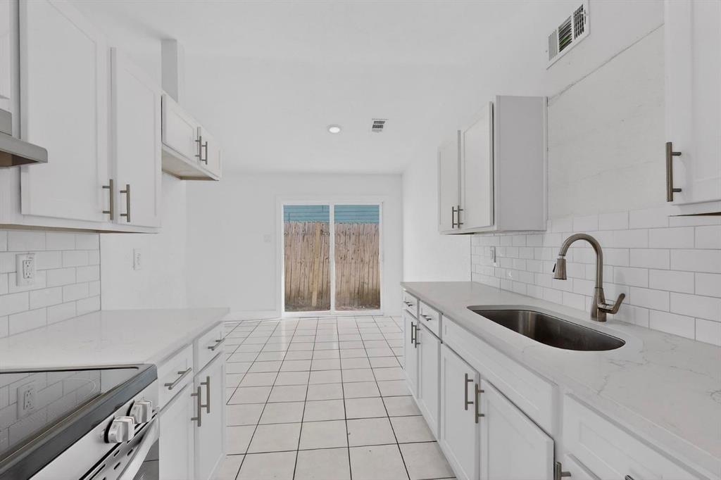 WILLIAMSBURG SQUARE 1ST SECTION - Residential