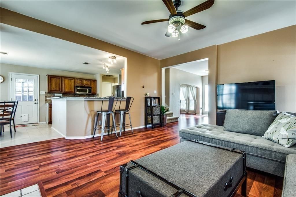 Photo of 604 Aspen Way, Flower Mound, TX 75028 (MLS # 21138801)