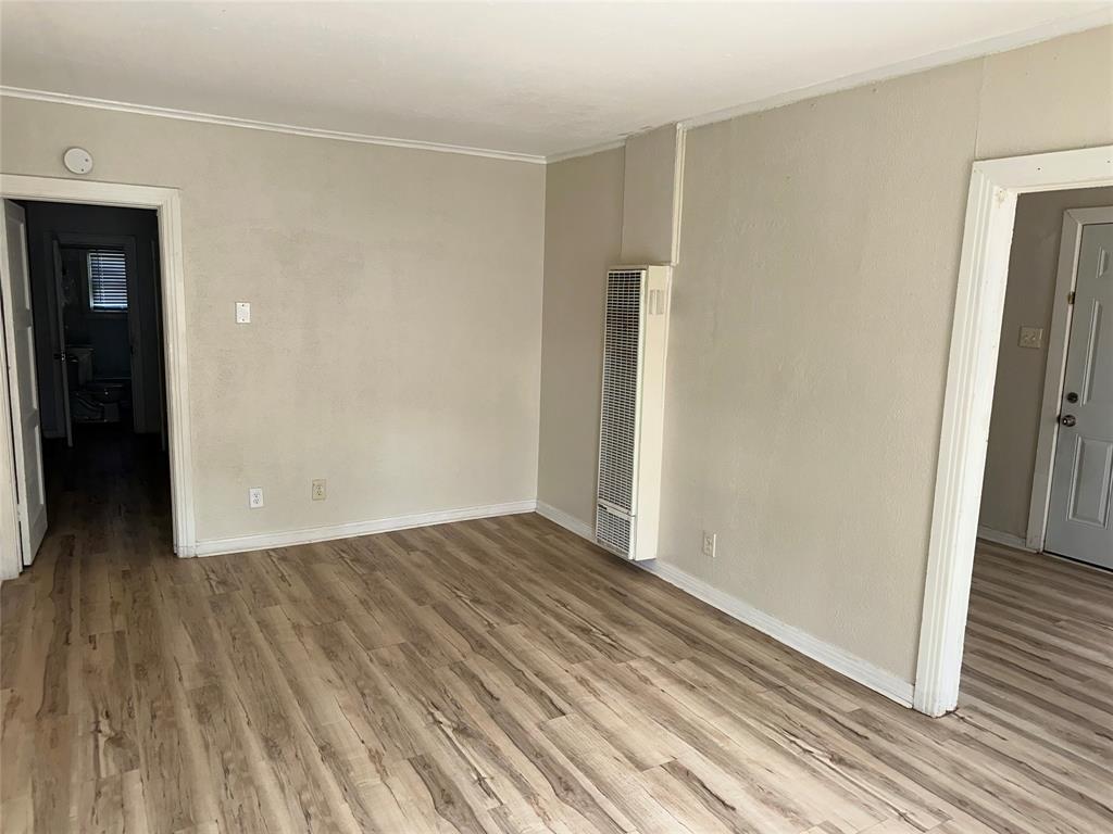 T J Olivers - Residential Lease