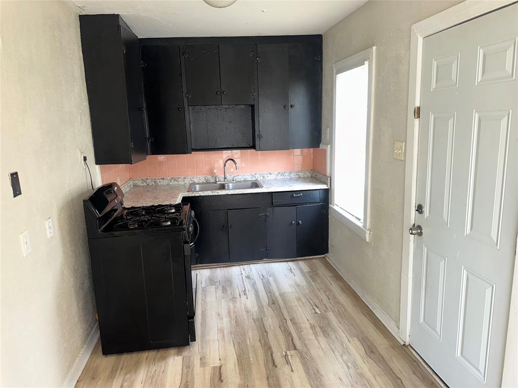 T J Olivers - Residential Lease