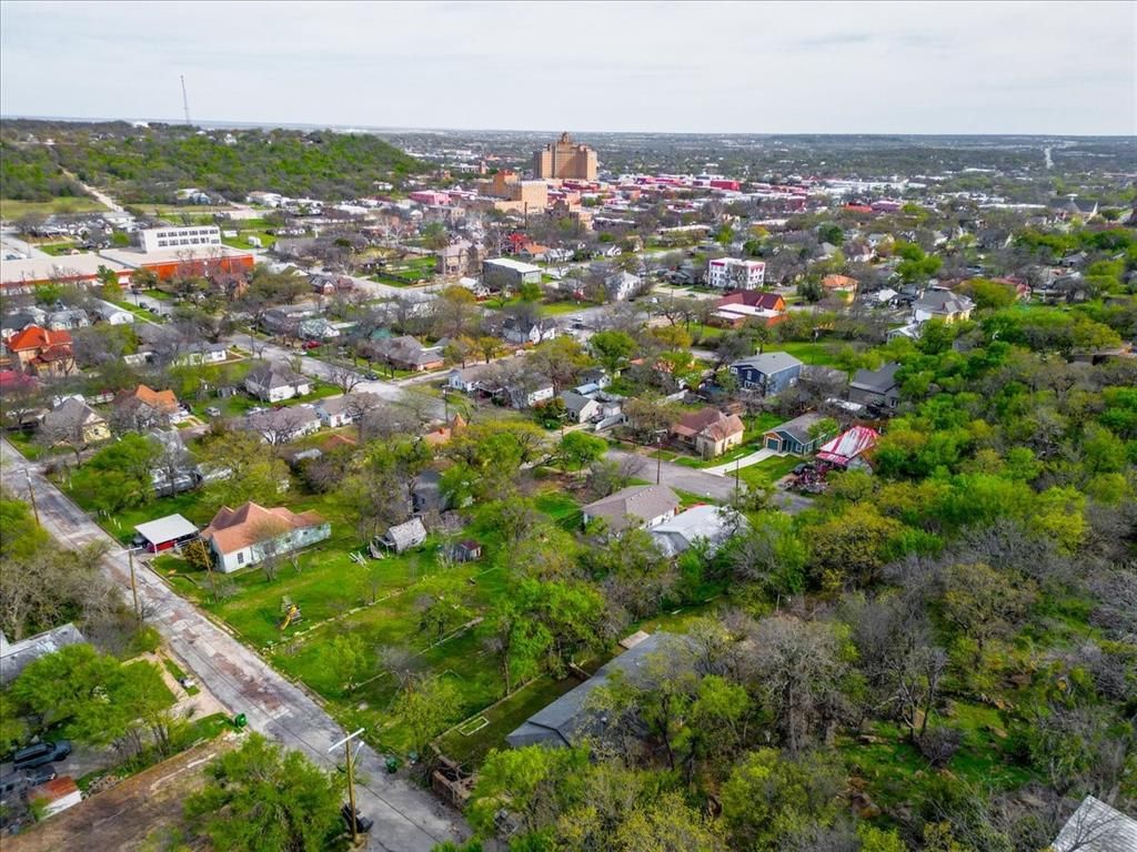 Photo of 617 NW 9th Street, Mineral Wells, TX 76067 (MLS # 21215321)