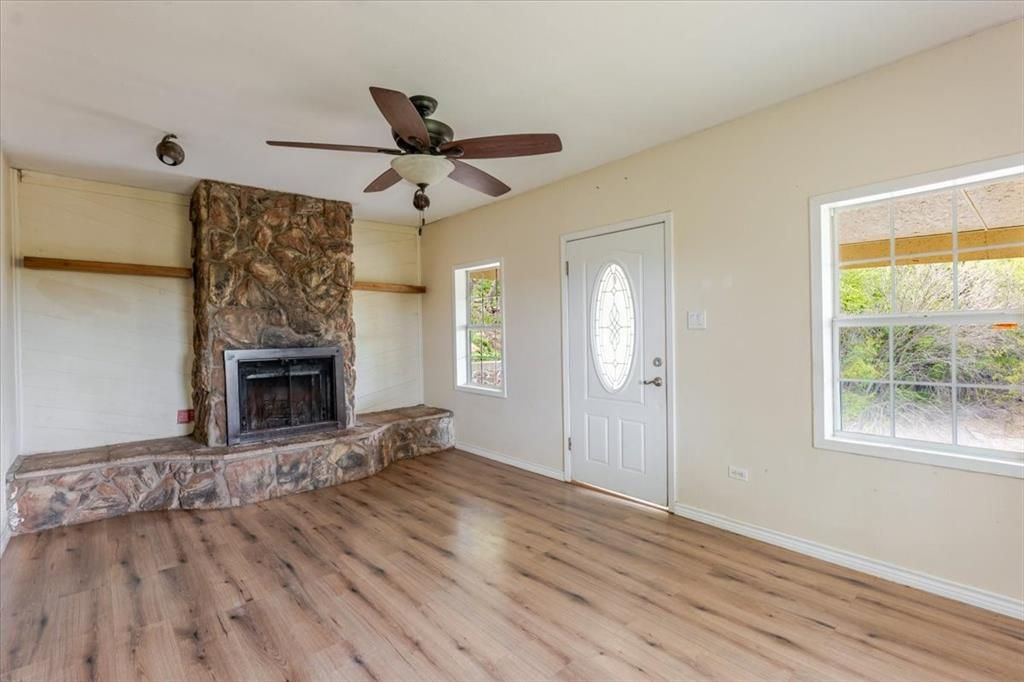 Photo of 617 NW 9th Street, Mineral Wells, TX 76067 (MLS # 21215321)