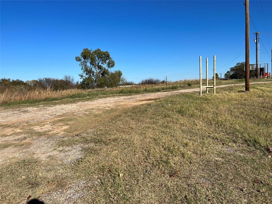 Consisting of over 3 acres of commercial land with over 250 ft of frontage on Ft Worth Hwy, this  lot boasts lots of traffic and visibility from Ft Worth Hwy.  This is a great location for businesses.