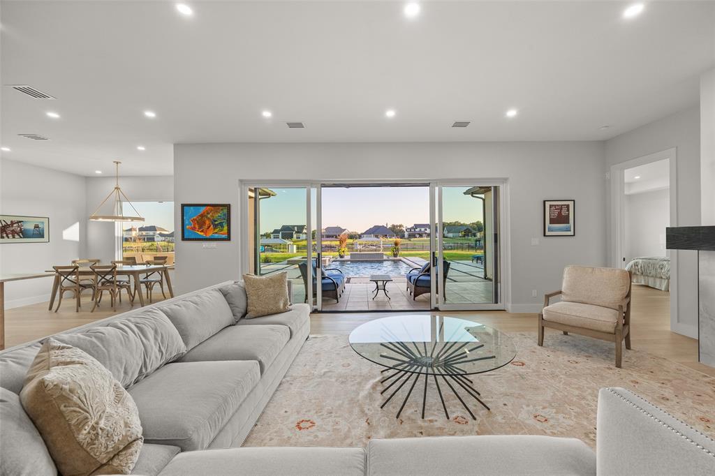1532 Laguna Bay N
