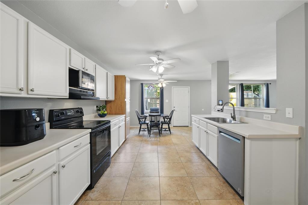 Fort Worth, Texas 76247, United States, 5 Bedrooms Bedrooms, ,3 BathroomsBathrooms,Residential,Active,131019