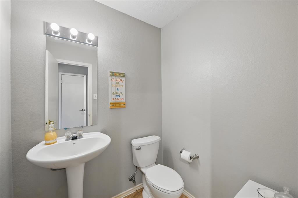 Fort Worth, Texas 76247, United States, 5 Bedrooms Bedrooms, ,3 BathroomsBathrooms,Residential,Active,131019