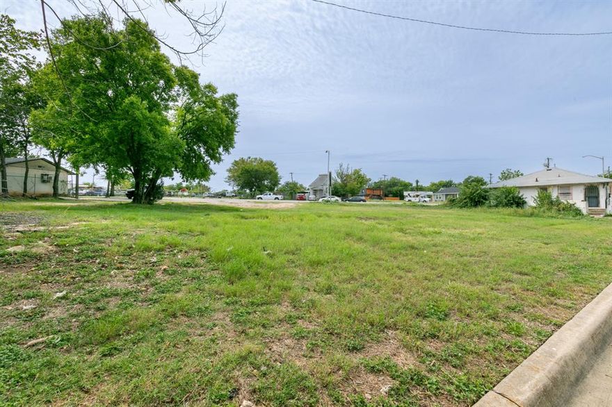 Great location on central Fort Worth just off US Hwy 287. This sale is for 2 lots.