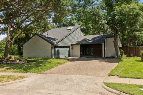 Photo of 1500 Idyllwild Drive, Plano, TX 75075 (MLS # 21306926)