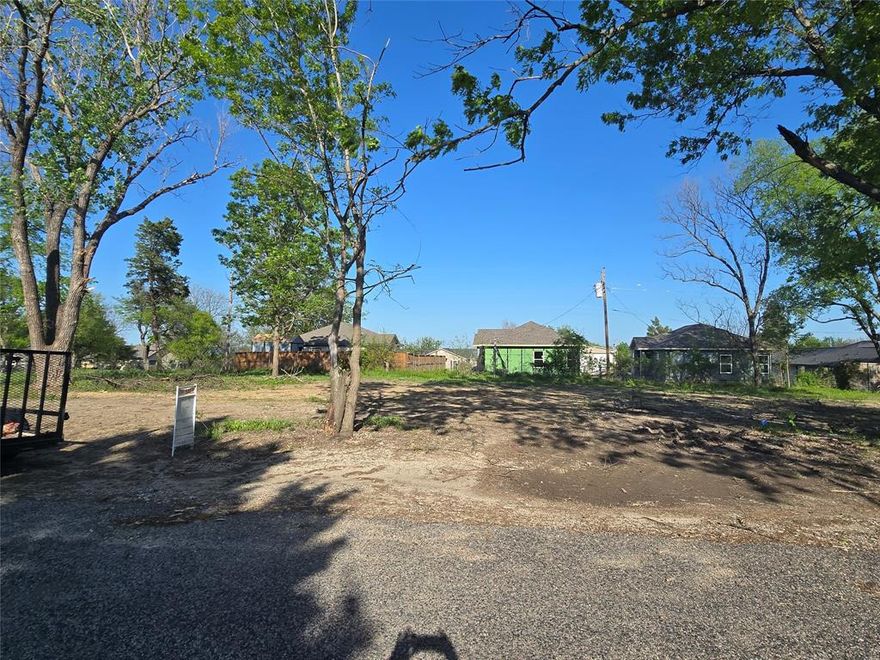 LAKE LAVON VIEWS!! One of a kind lots in LAVON SHORES, 5 LOTS in one stretch, build your individual home or many homes for investment. You can see the Lake from your backyard or upstairs view as well. This lot is priced to sell