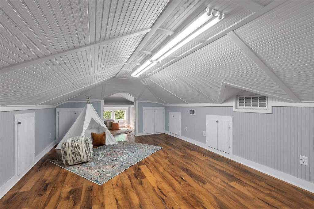 Winnetka Heights - Residential