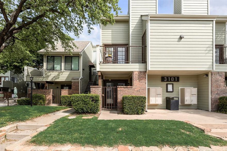 Ideally located 1-1 condo in sought-after University Park Condominiums. Check out the roomy floor plan with large bedroom with large walk-in closet. The unit includes the fridge & washer-dryer!  The condo has been well maintained with extensive updates to the bathroom a few years ago.  Also updated is the flooring, paint, and more!  The complex is undergoing updates with major improvements including siding, painting, landscaping, etc. The gated & fenced grounds are well-lit at night providing a peaceful environment. The condo has a view of the beautiful pool that is open year-round for usage of the hot-tub and grills. Perhaps the best amenity for the complex is it's proximity to the museums, UNTHSC, and the 7th Street shopping and nightlife.  HURRY to be a part of the amazing growth and development in the 7th Street, Panther Island, Cultural District region!
