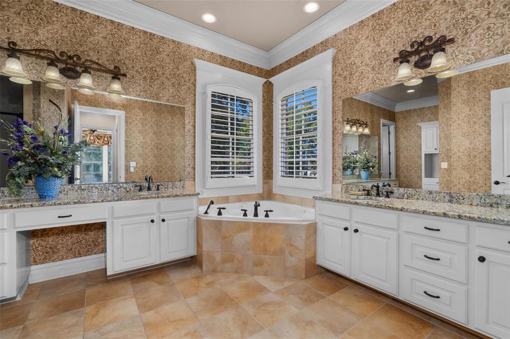 Lakeside On Long Lake - Residential