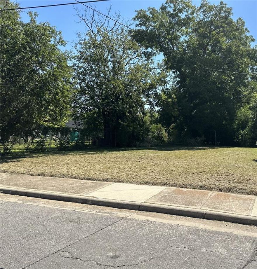 Exceptional investment opportunity in rapidly growing Fair Park area of South Dallas. This residential lot offers you a blank canvas for your dream home or investment project.